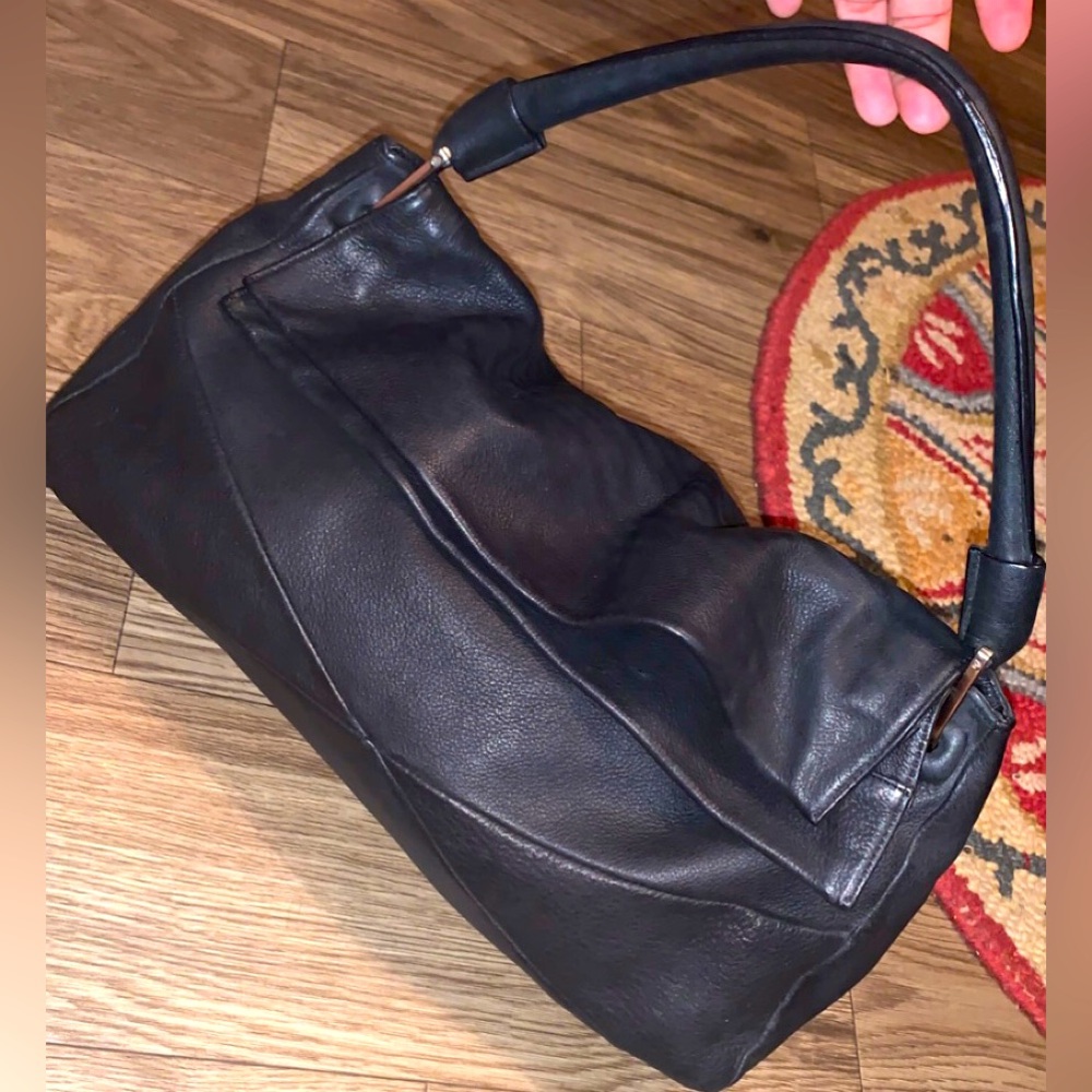Selling a Kenneth Cole black purse
